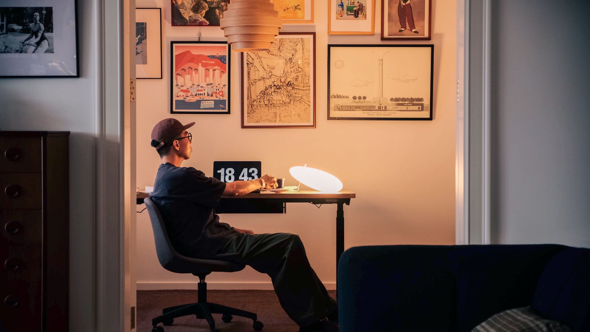 Standing Desk vs. Traditional Desk: Which One is Best for You?