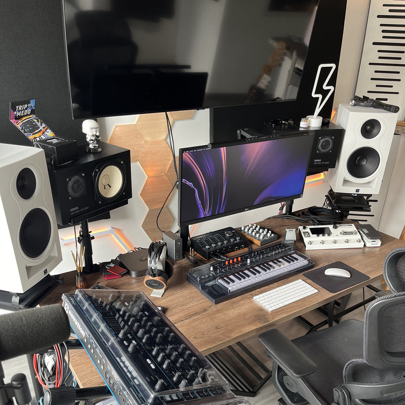 Episode 028 - Kamilo Echeverry's Desk Setup: A Fusion of Art, Music Production, and Content Creation - Hexcal