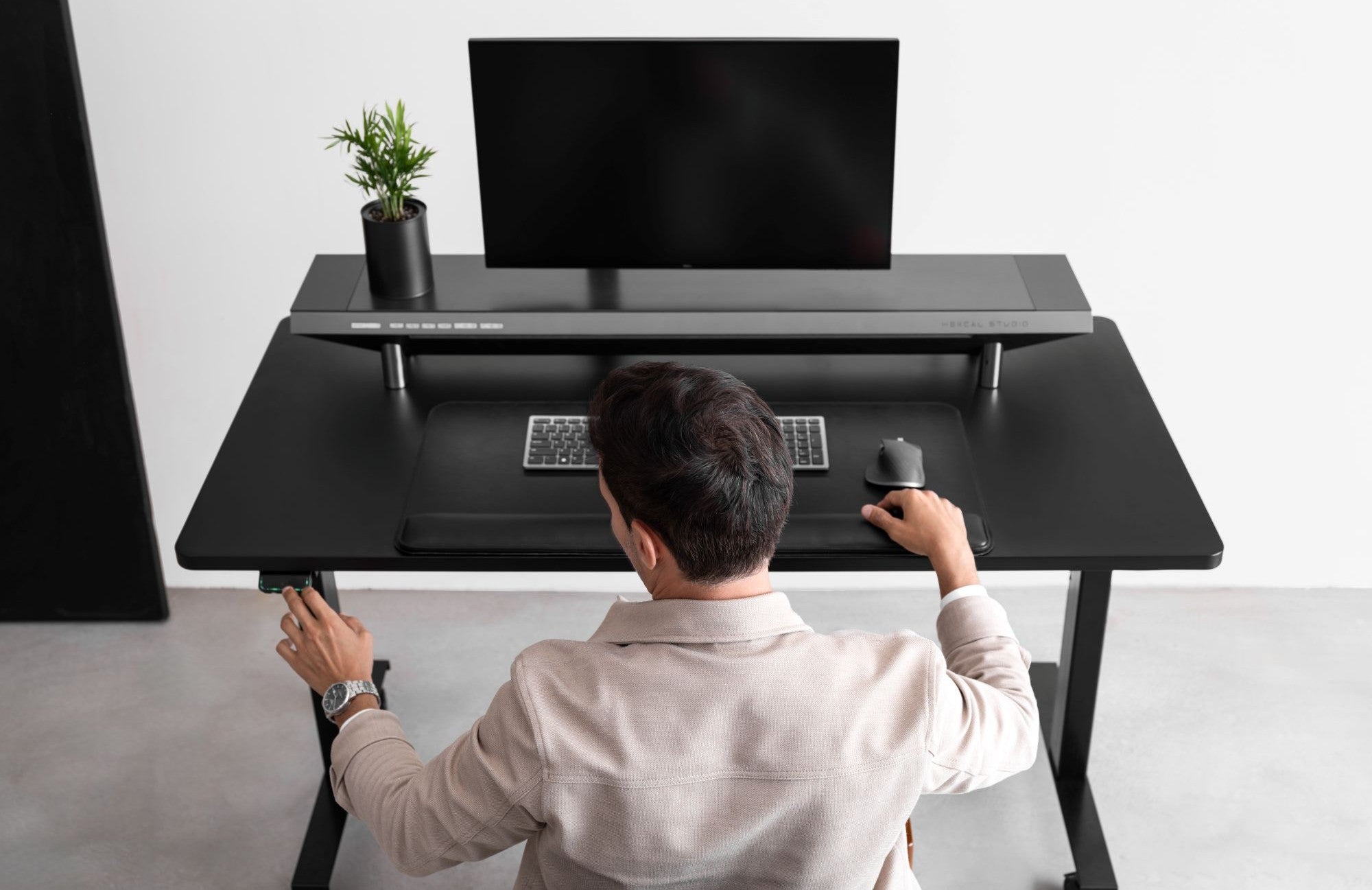 A standing desk allows for seamless transitions between sitting and standing, reducing strain on your back and improving circulation.