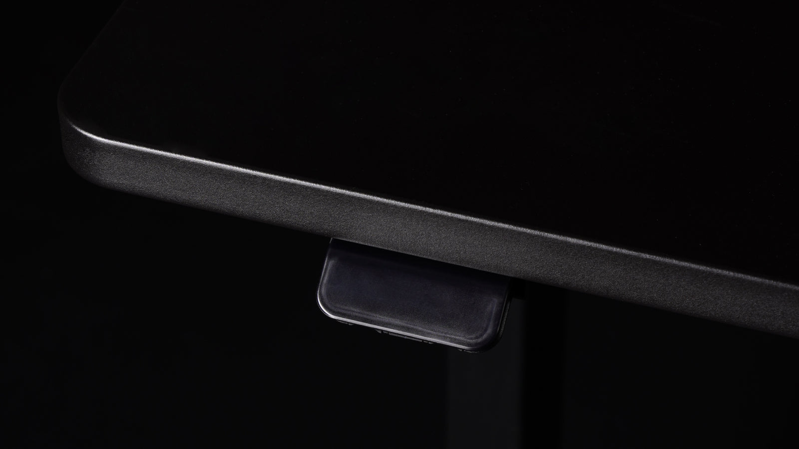 The standing desk uses award-winning desk controller for the best experience.