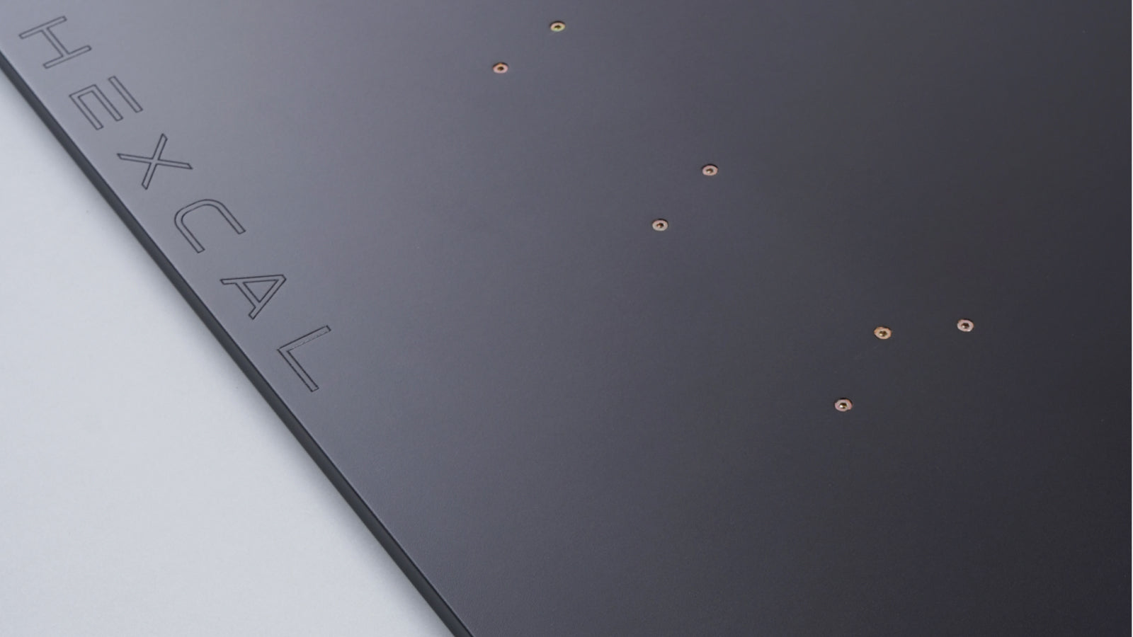 The Hexcal Elevate Standing Desk uses powder coating desktop with pre-drilled holes.