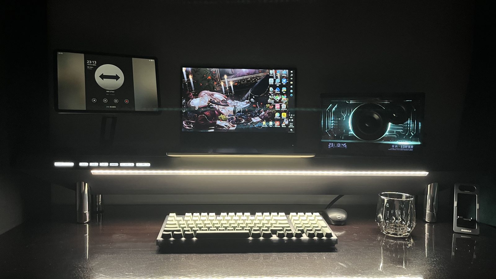 Minimalist and Modern Setup: A Clean and Stylish Workspace