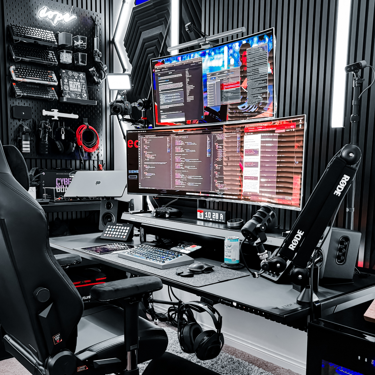 Episode 002 - Futuristic Workstation Setup of a Software Engineer in C