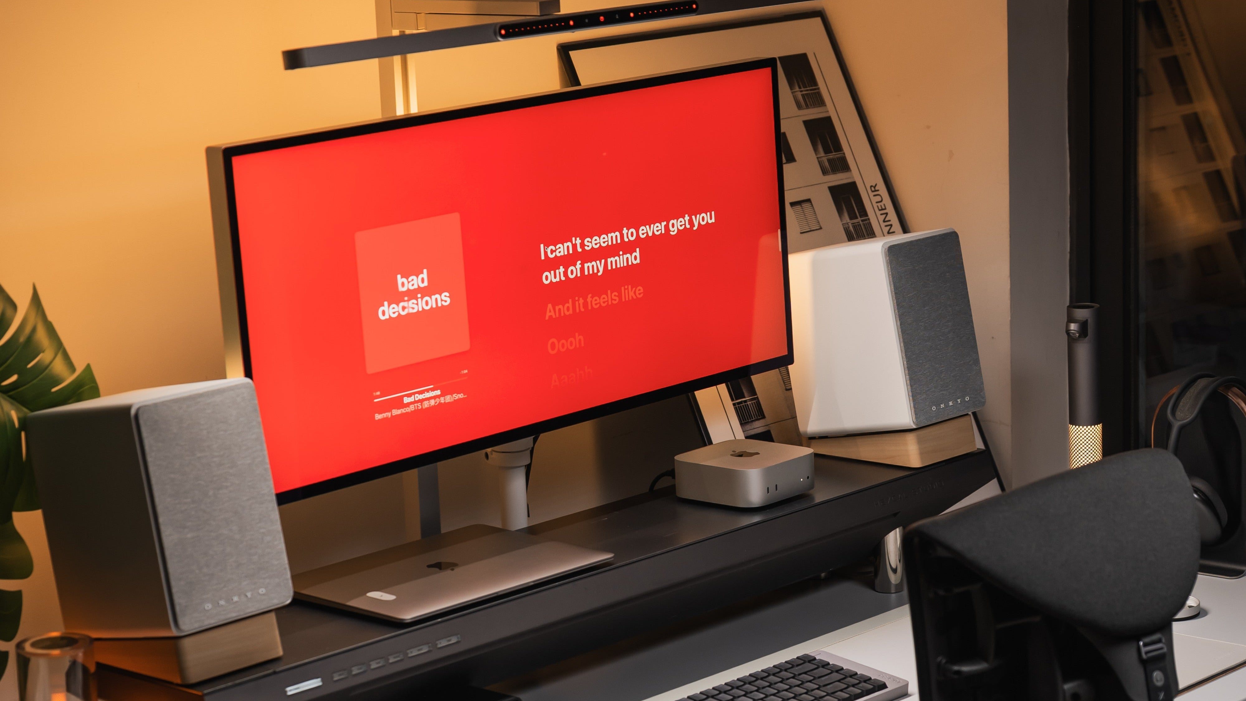 The Ultimate Guide to Decluttering: How to Master Organizing Multiple Monitors for a High-Performance New Year
