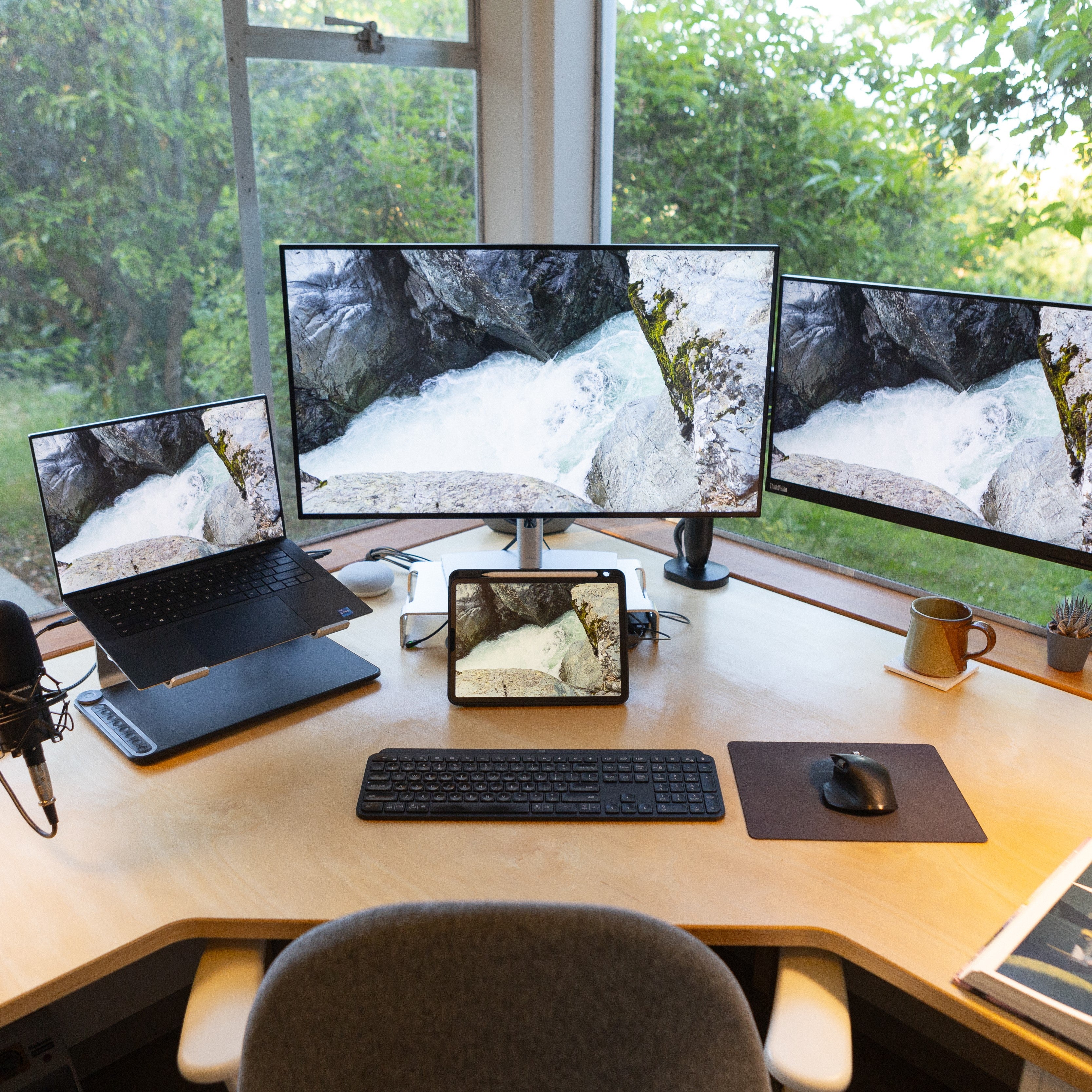 Function Setup Episode 040 - Minimalist Architect‘s Desk Setup: A Balance of Function