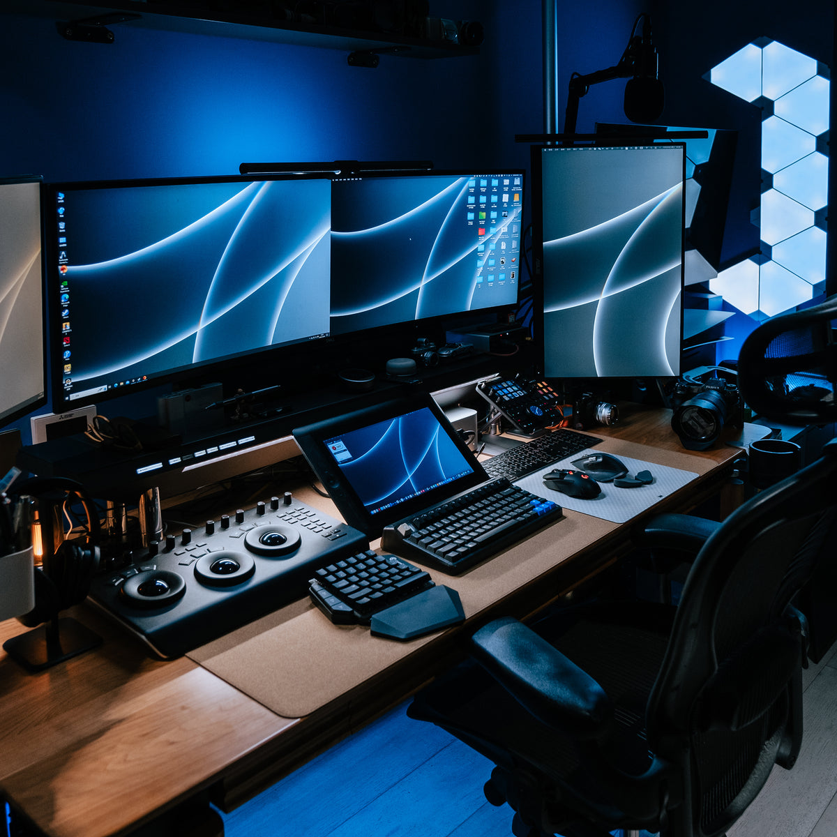 Happy Wednesday, guys! Today, we're sharing the desktop setup of our user. “Hexcal  Studio is like a working universe, with its…