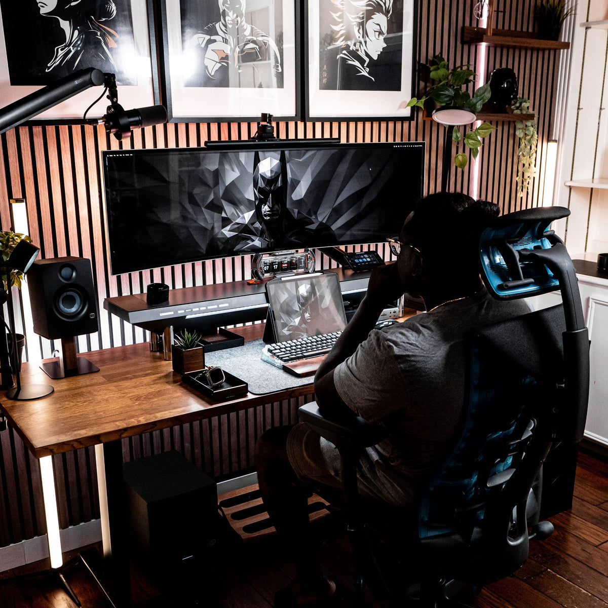 Episode 030 - Exploring Caimar Salizi's Tech-Infused Desk Setup: Insig
