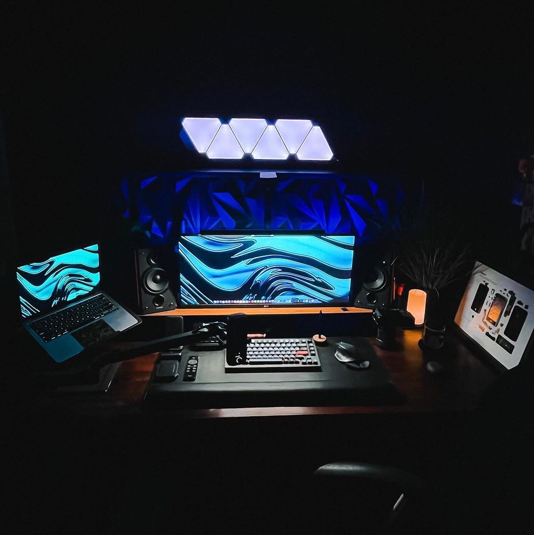 Episode 005 - Desk Setup From a Multimedia Technician, United States