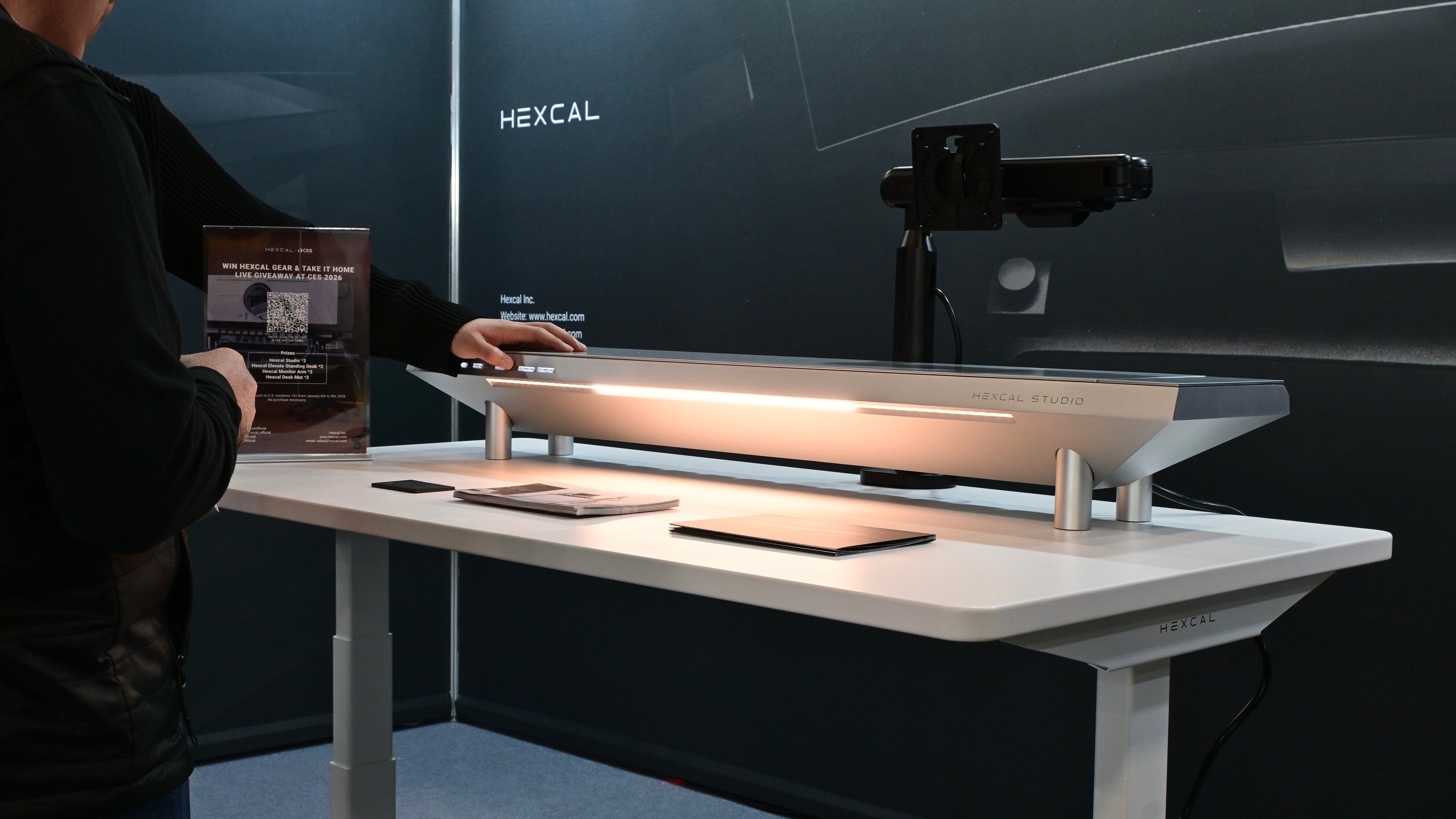 CES 2026: From "Vegas Hype" to the Ultimate Professional WFH Ecosystem