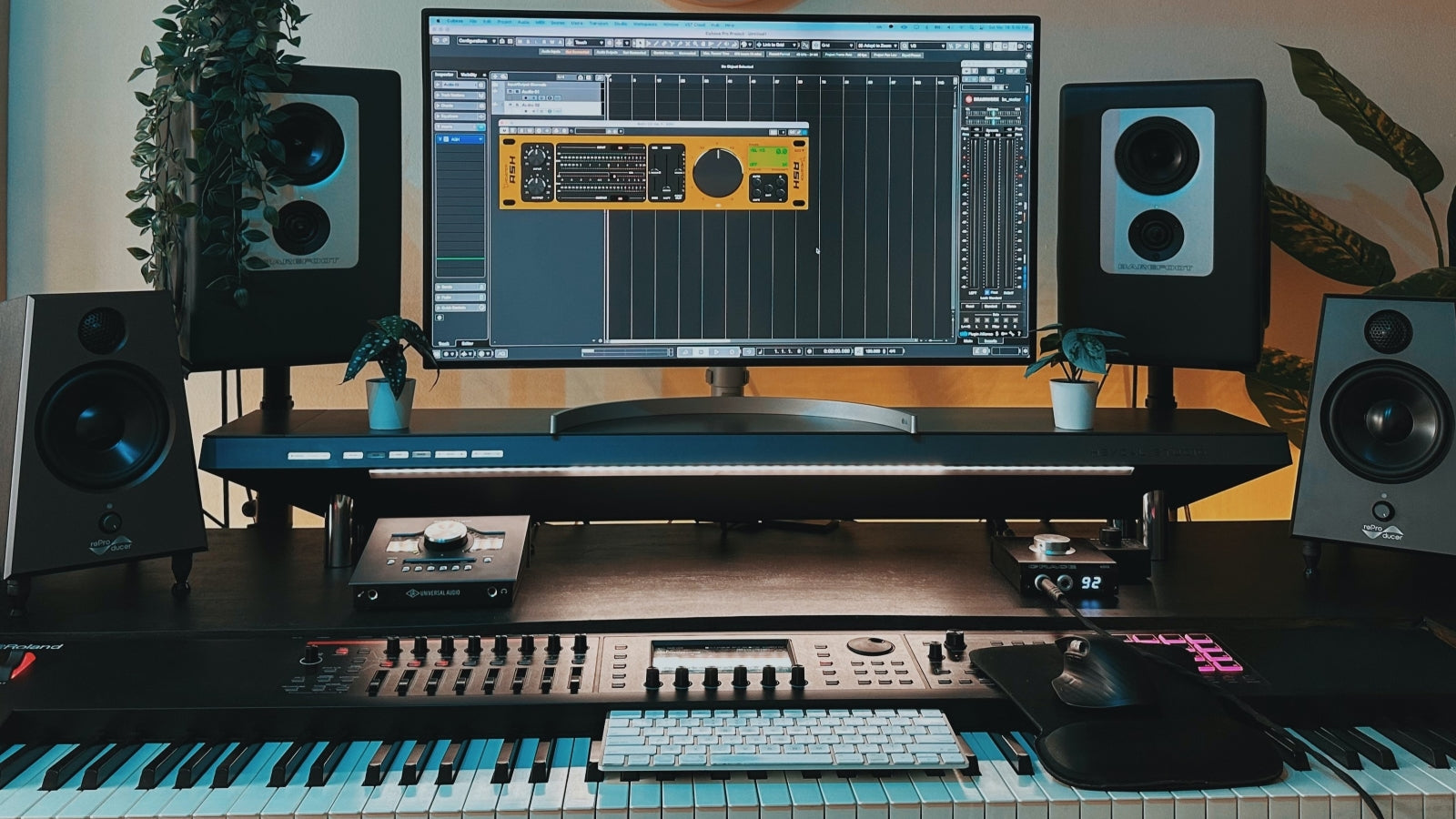 A home lab desk setup of musician Alawn features Hexcal Studio monitor stand.