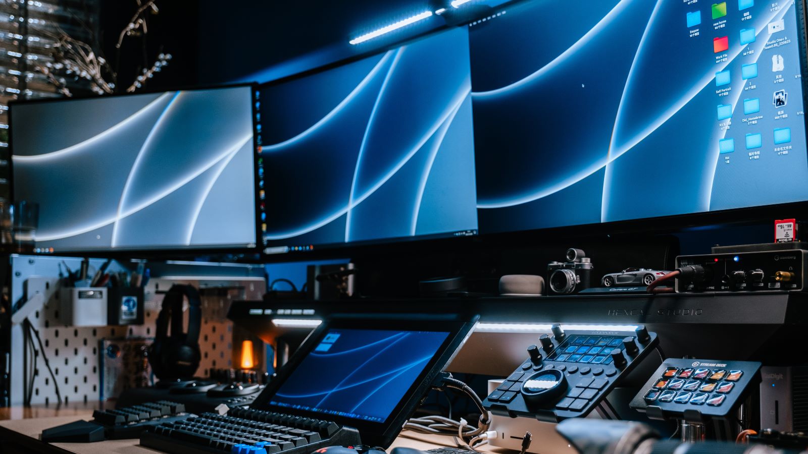 A pro photographer film maker home office setup powered by Hexcal products.