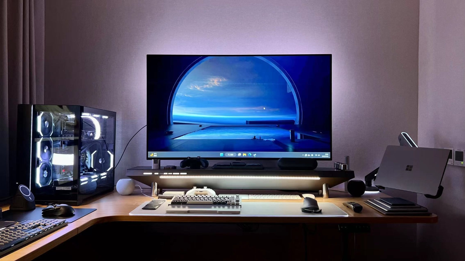 An ultrawide LG C2 monitor setup with Hexcal Studio monitor stand.